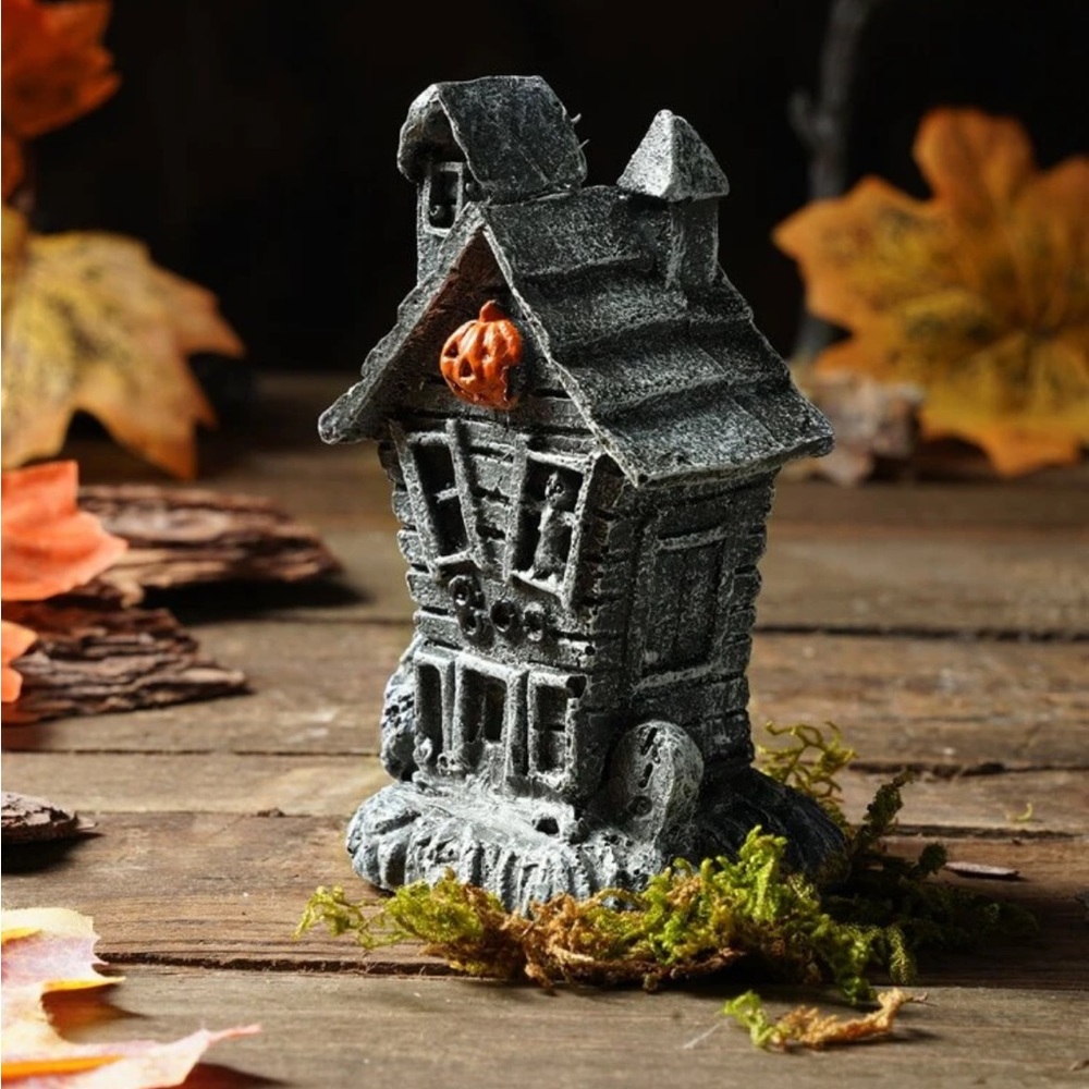 Haunted house Halloween decoration